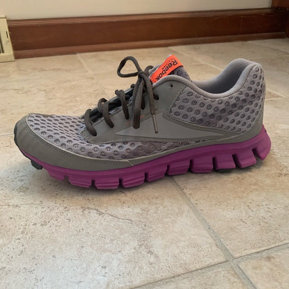 Reebok SmoothFlex Cushrun Gym Shoes, Size 10 - Picture 3 of 5